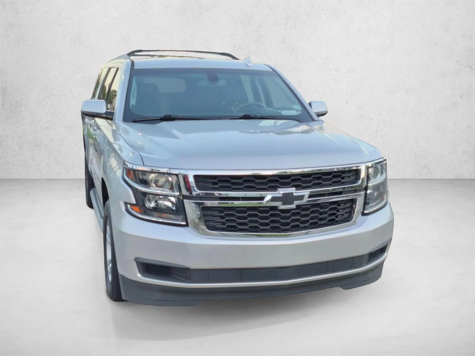 2018 Chevrolet Suburban 2WD 1500 LS photo 3
