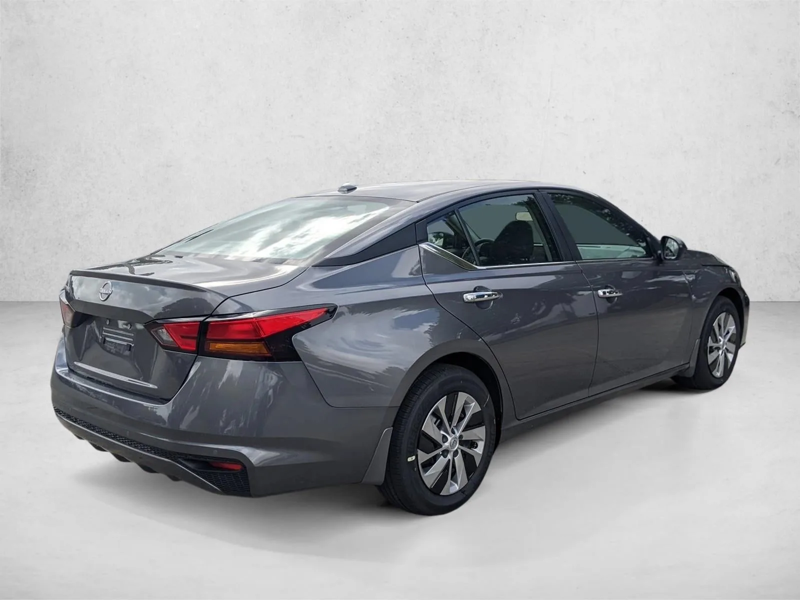 2025 Nissan Altima S FWD photo 2