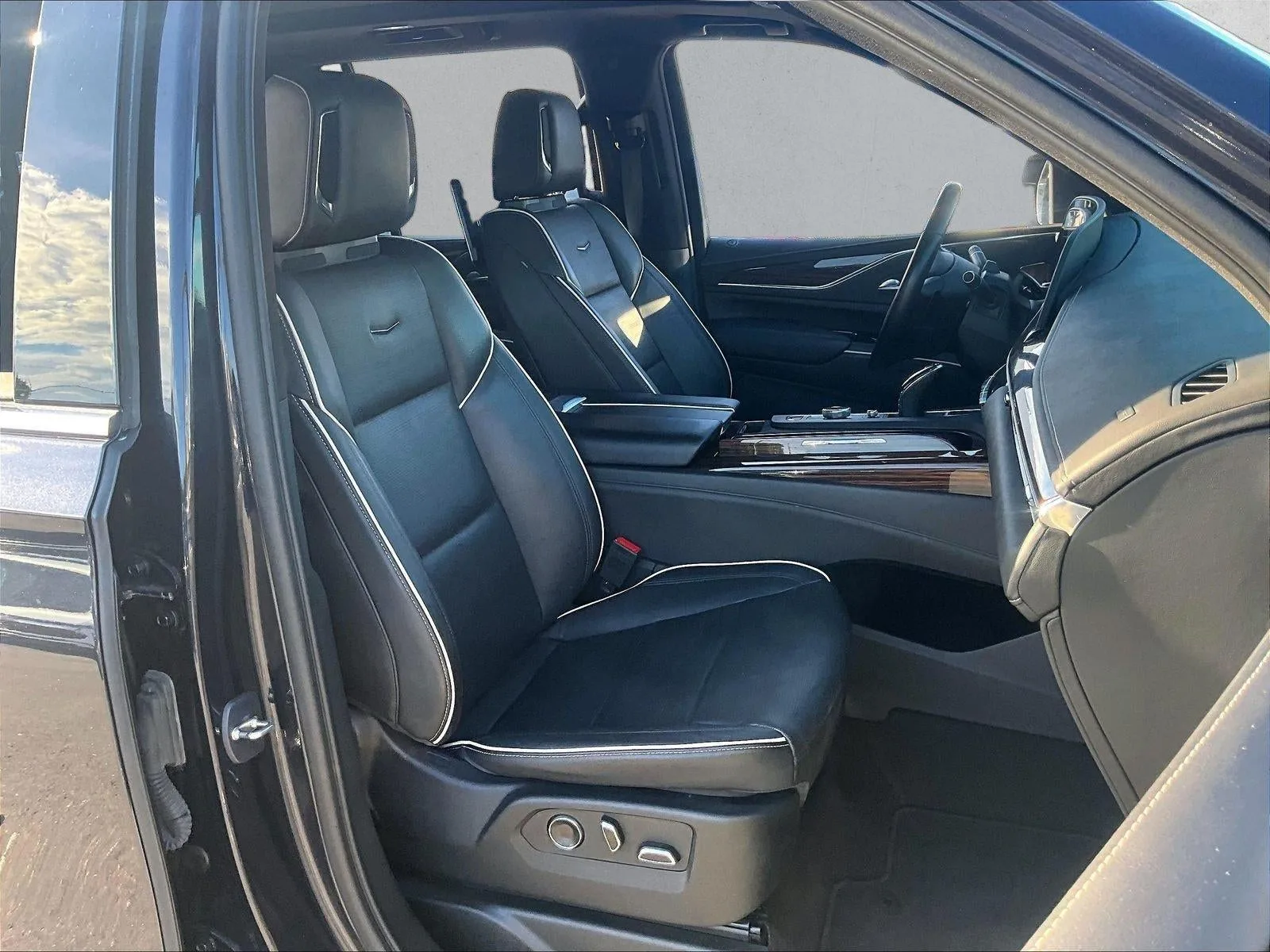 2023 Cadillac Escalade RWD Premium Luxury photo 9