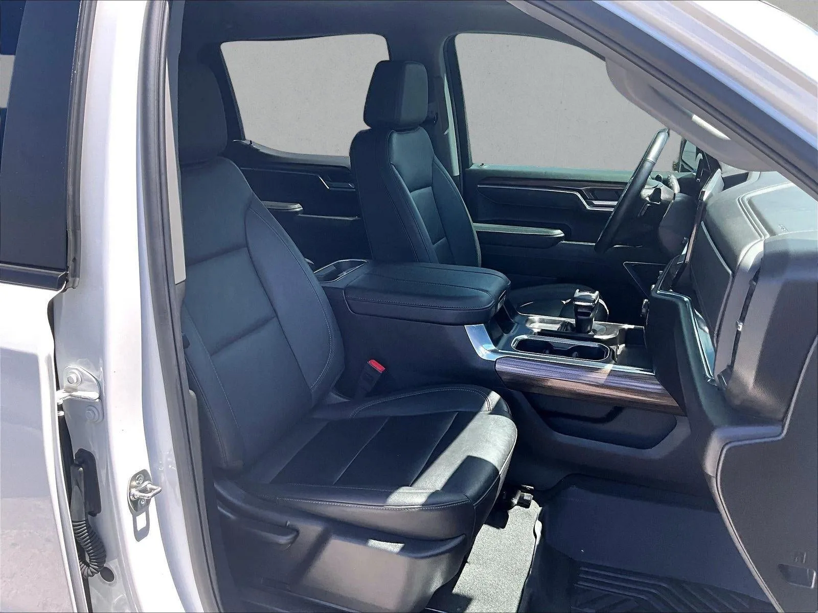 2025 Chevrolet Silverado 1500 RST photo 9
