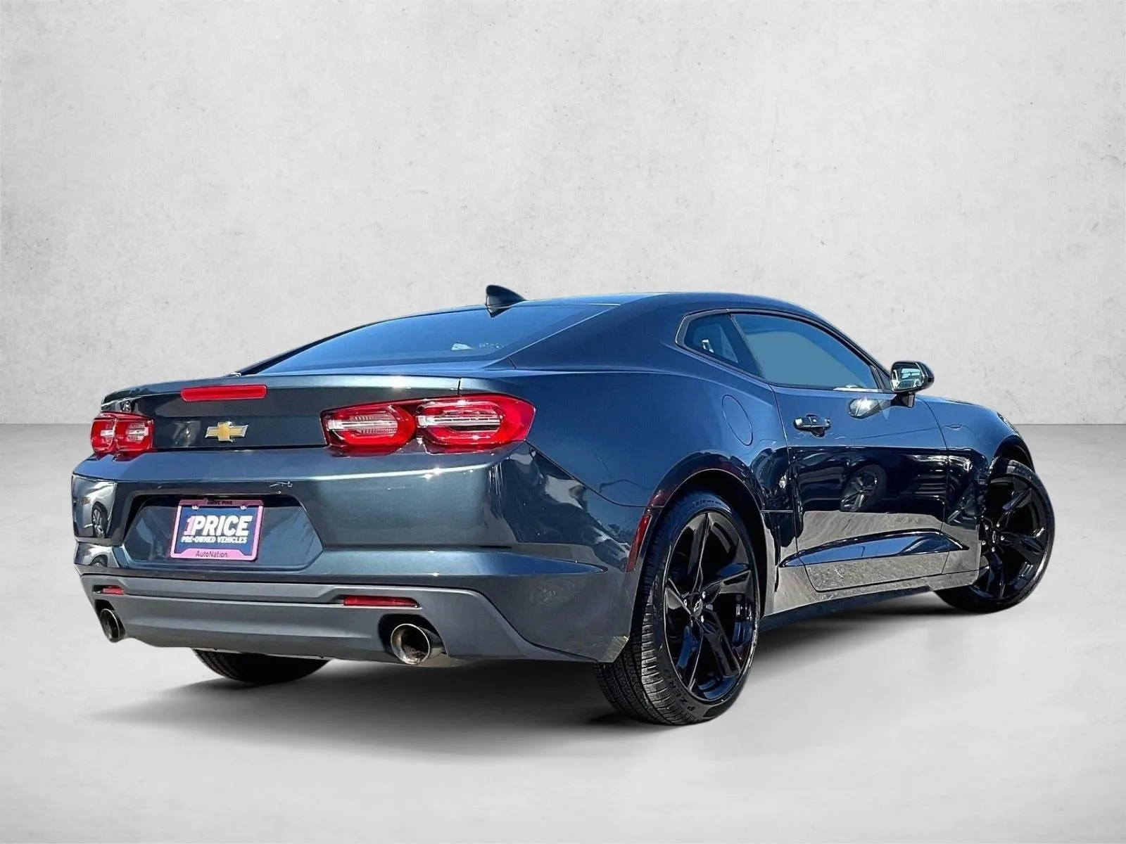 2023 Chevrolet Camaro 1LT photo 2