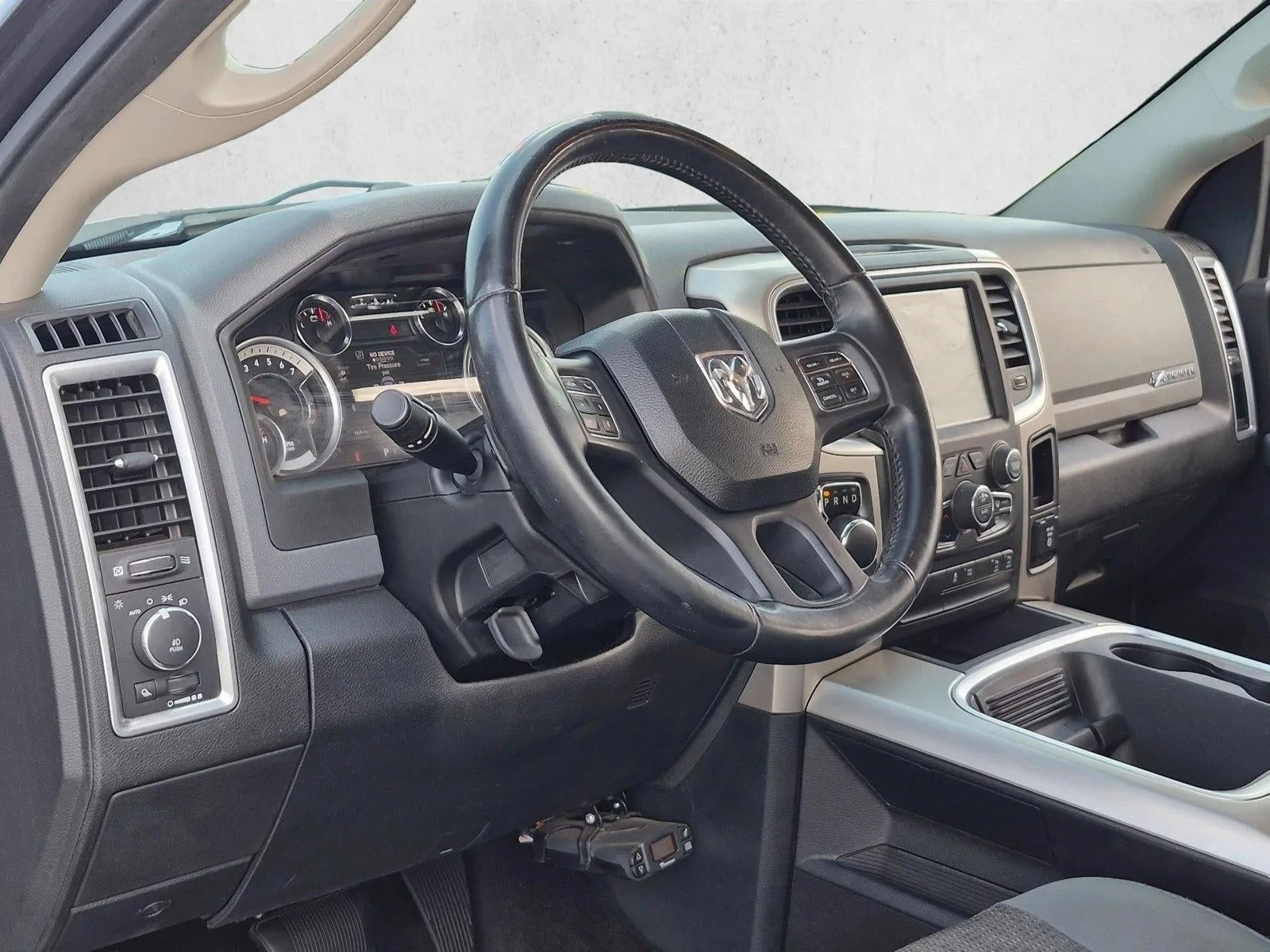 2017 RAM 1500 Big Horn 4x4 Crew Cab 5'7" Box photo 9