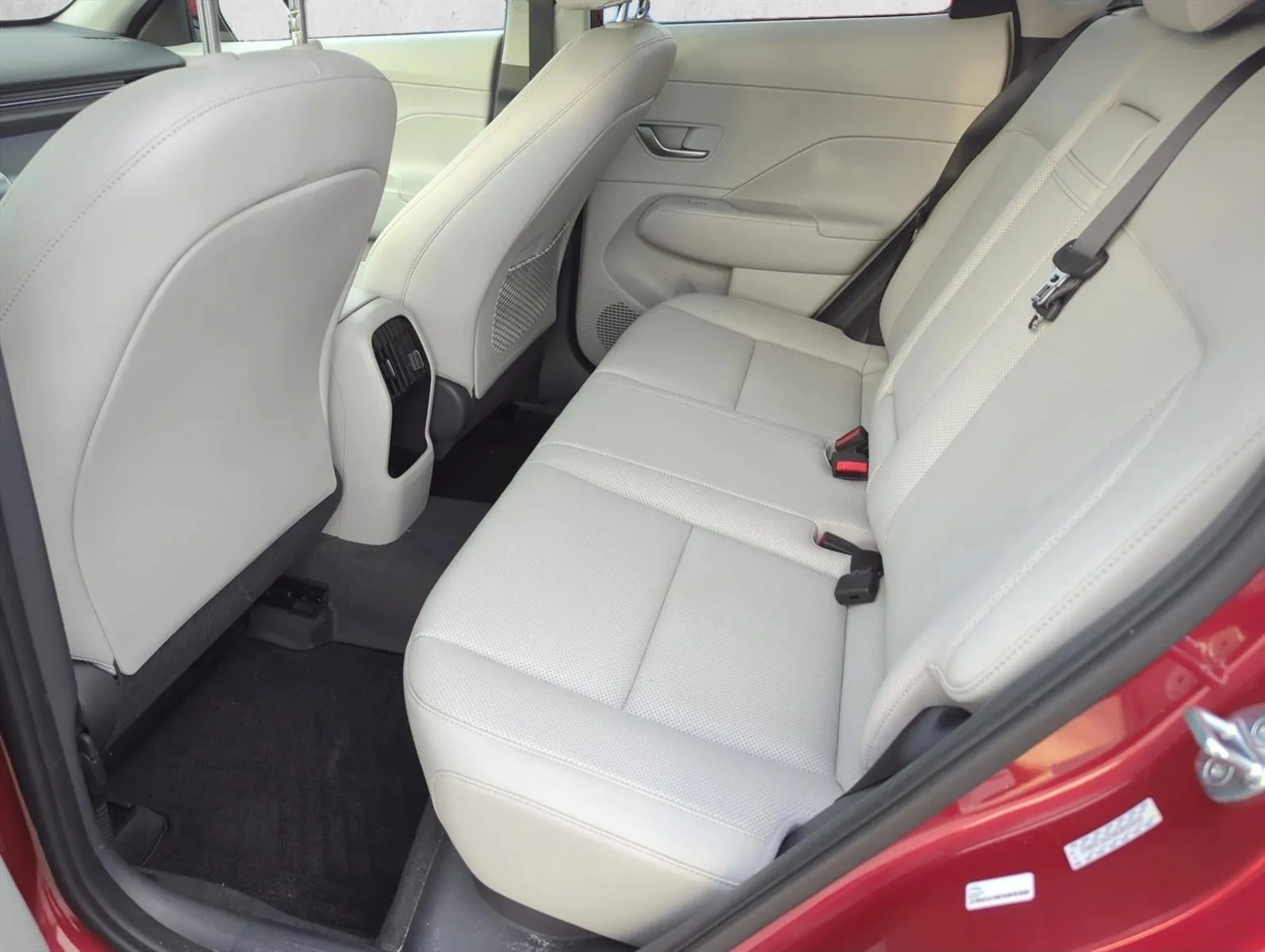 2024 Hyundai KONA Limited FWD photo 8