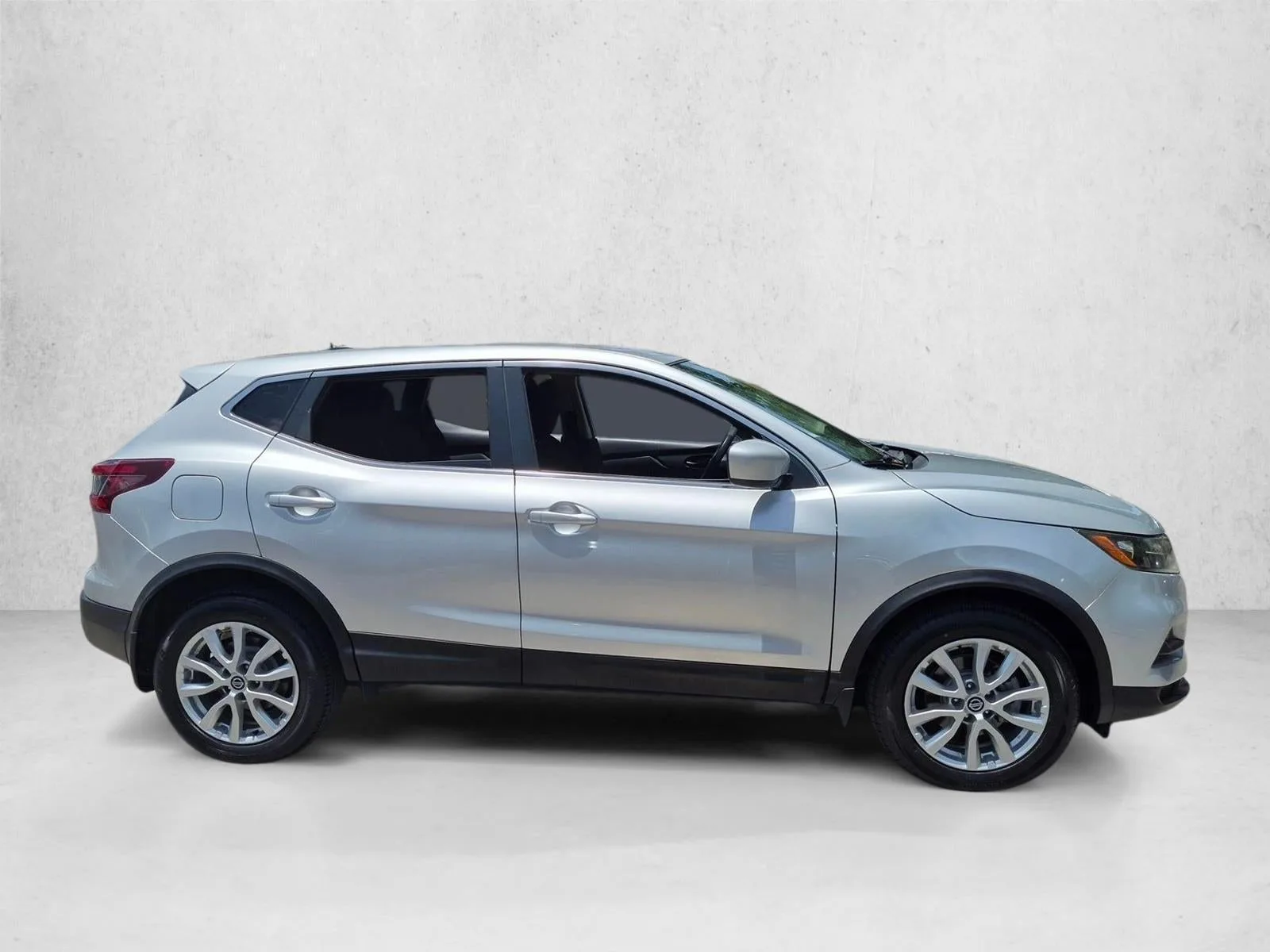 2021 Nissan Rogue Sport FWD S photo 4