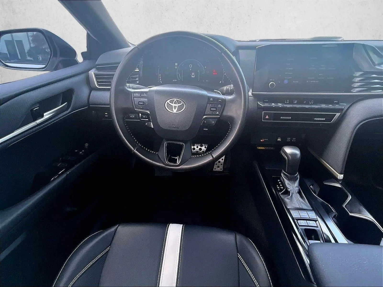 2025 Toyota Camry SE photo 7