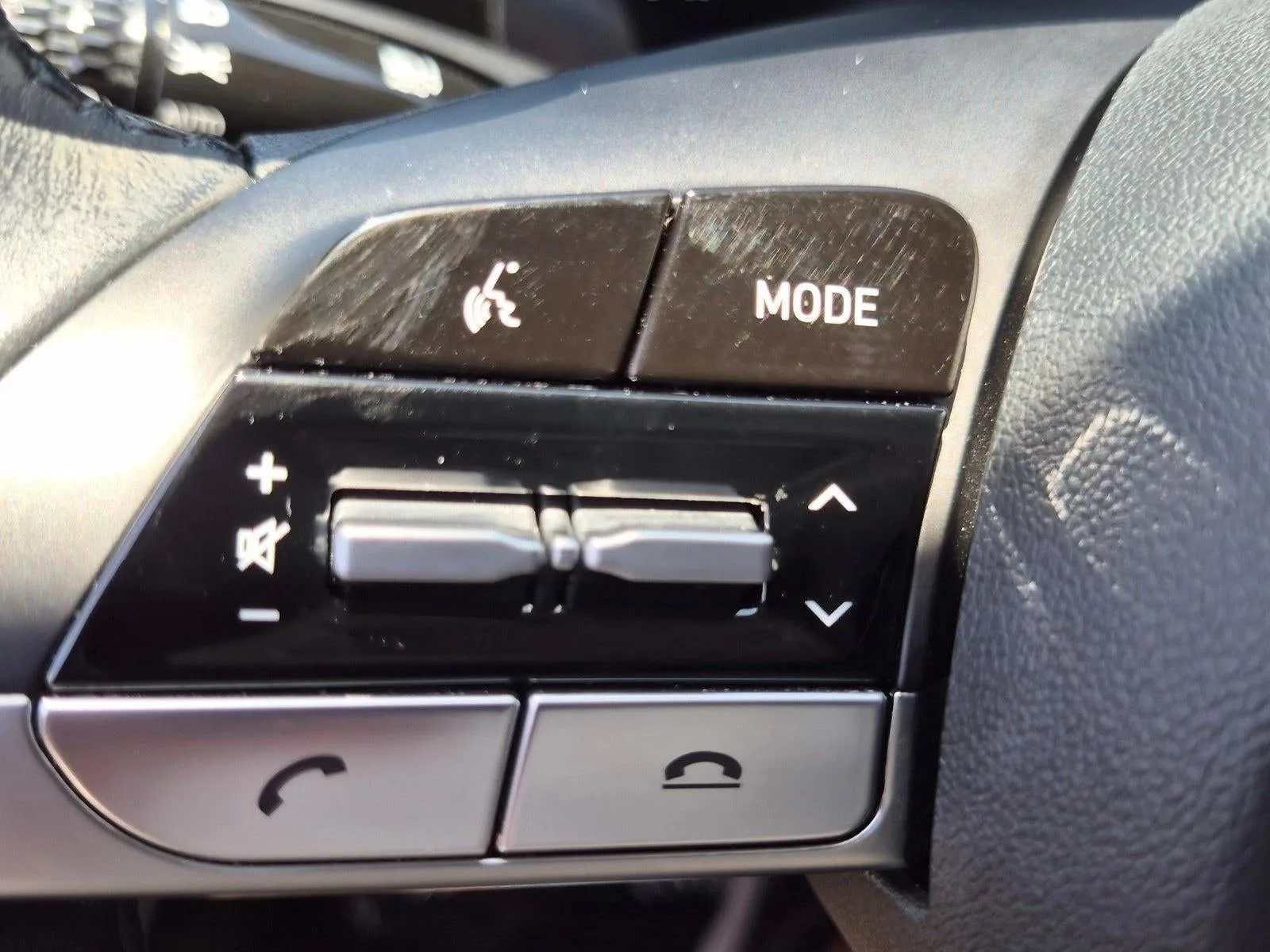 2023 Hyundai ELANTRA Limited IVT photo 12
