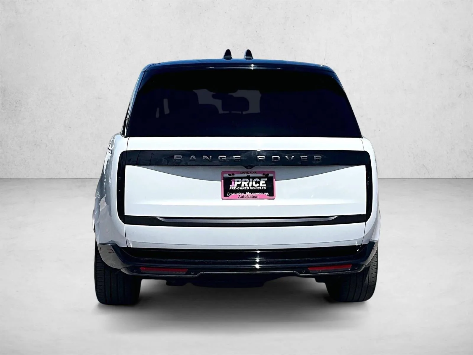 2024 Land Rover Range Rover SE photo 3