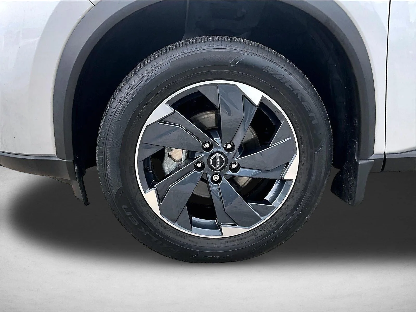 2024 Nissan Rogue SV FWD photo 10