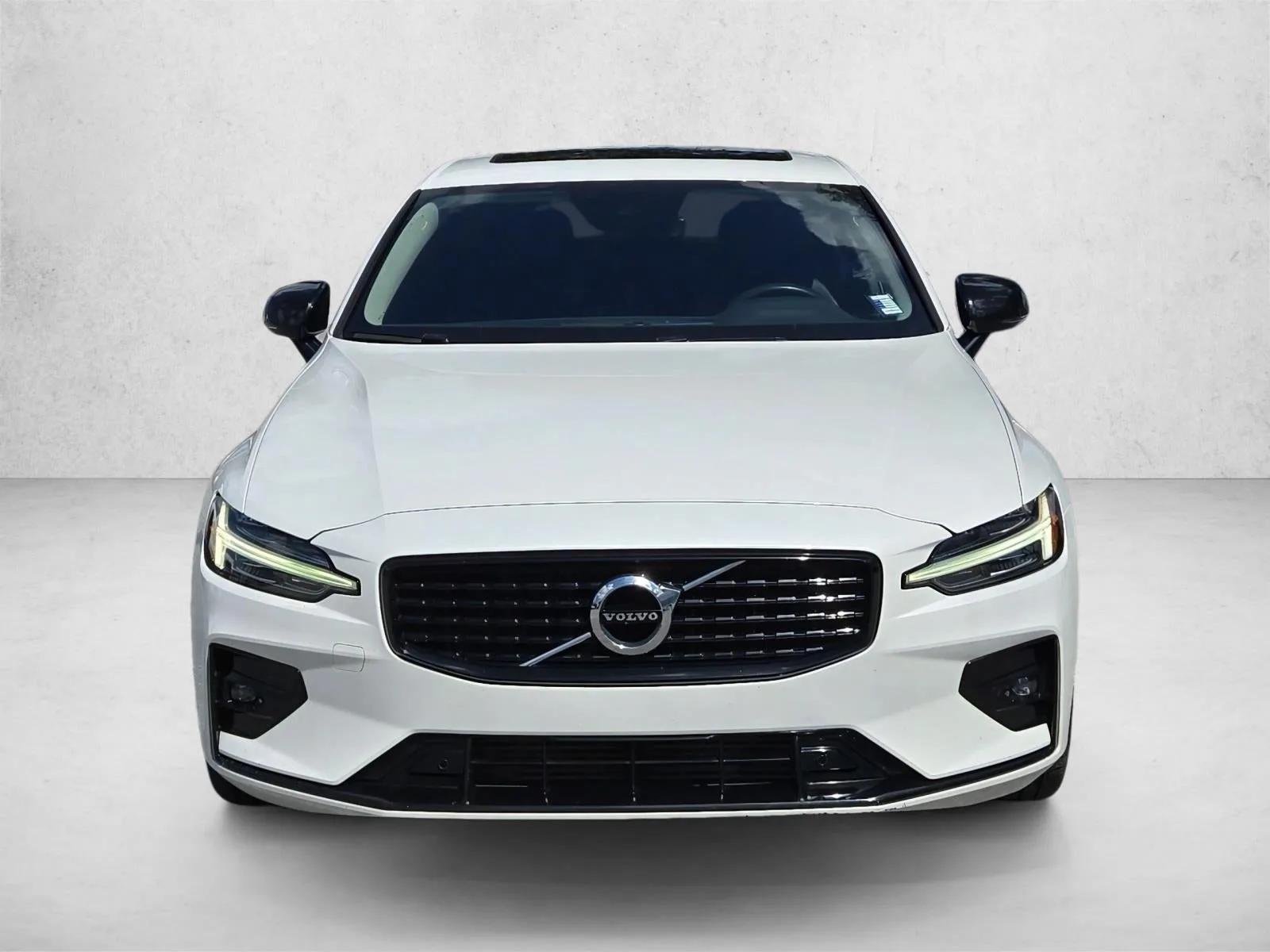2021 Volvo S60 T5 FWD Momentum photo 2