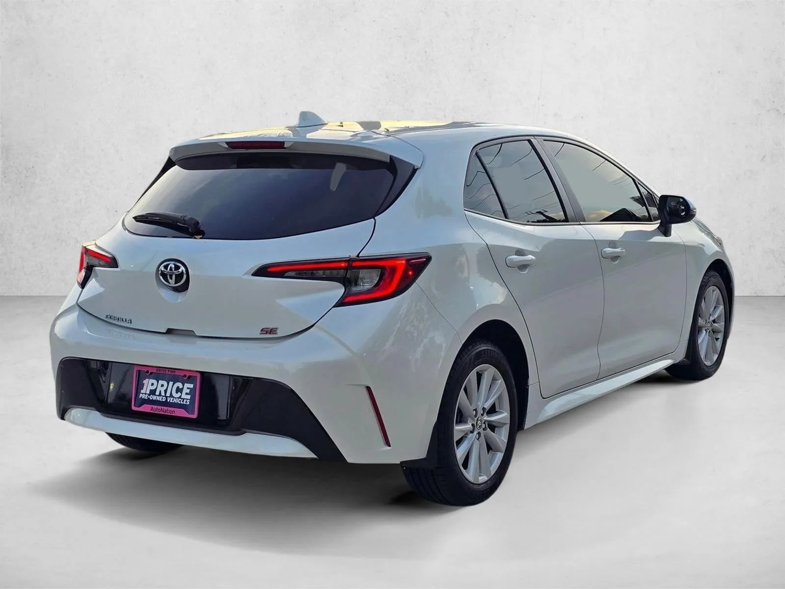 2023 Toyota Corolla Hatchback SE CVT (Natl) photo 5