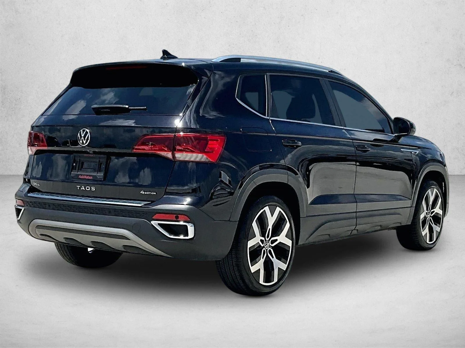 2022 Volkswagen Taos SEL 4MOTION photo 2