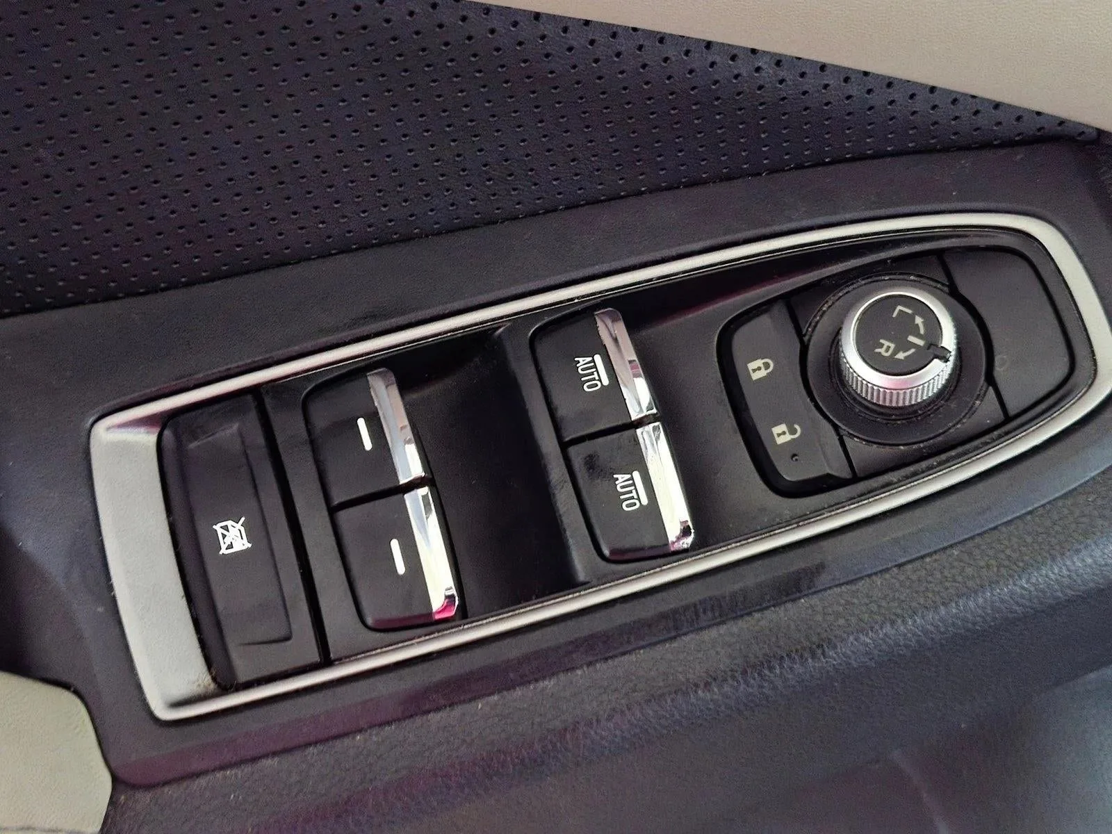 2021 Subaru Ascent Limited 8-Passenger photo 10