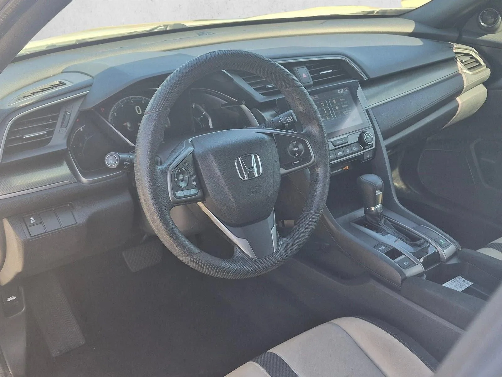 2018 Honda Civic Hatchback EX CVT photo 9