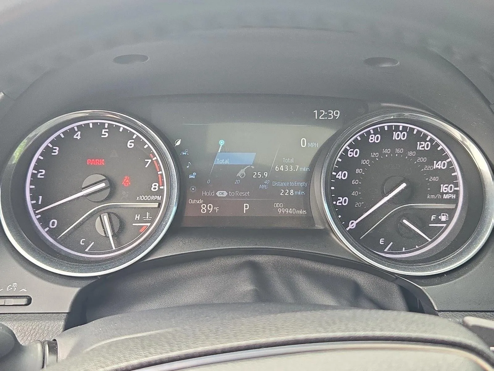 2020 Toyota Camry SE Auto AWD (Natl) photo 11