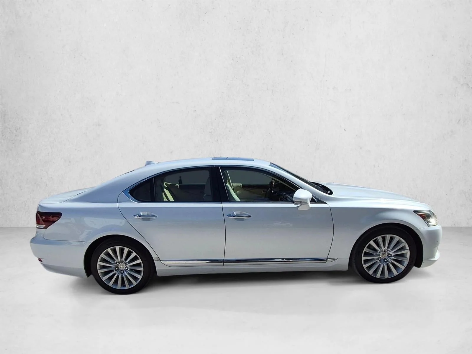 2014 Lexus LS 460 photo 4