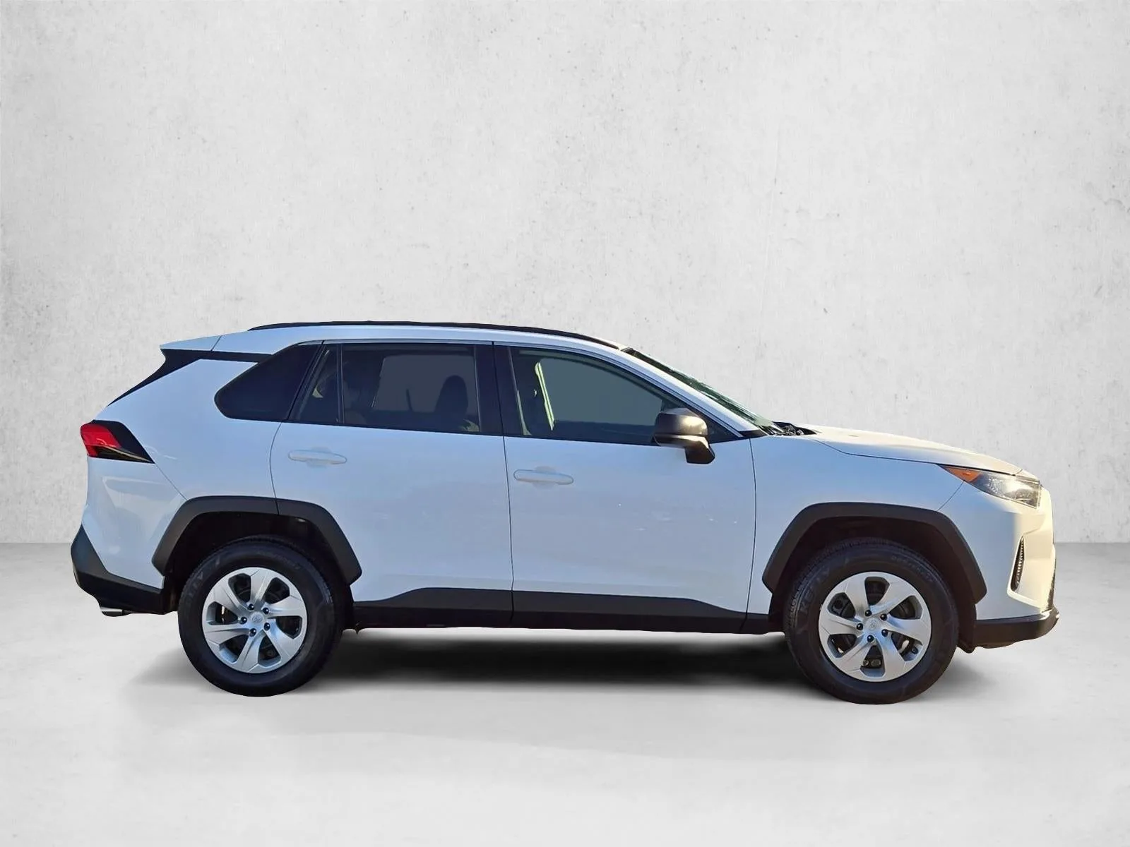 2021 Toyota RAV4 LE FWD (GS) photo 4