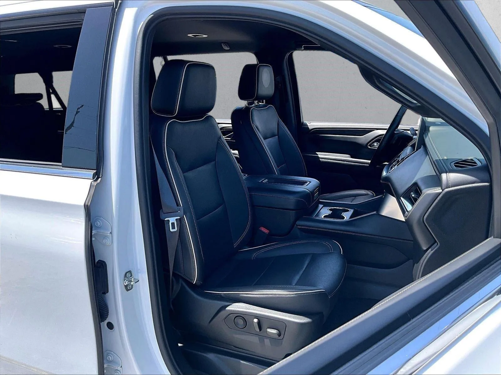 2023 Chevrolet Suburban Premier photo 9