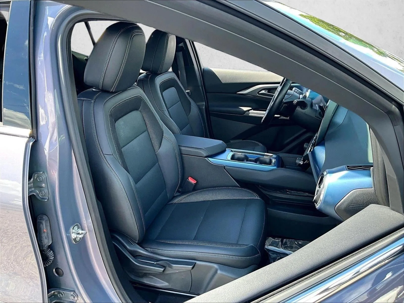 2024 Chevrolet Equinox EV 2LT photo 9