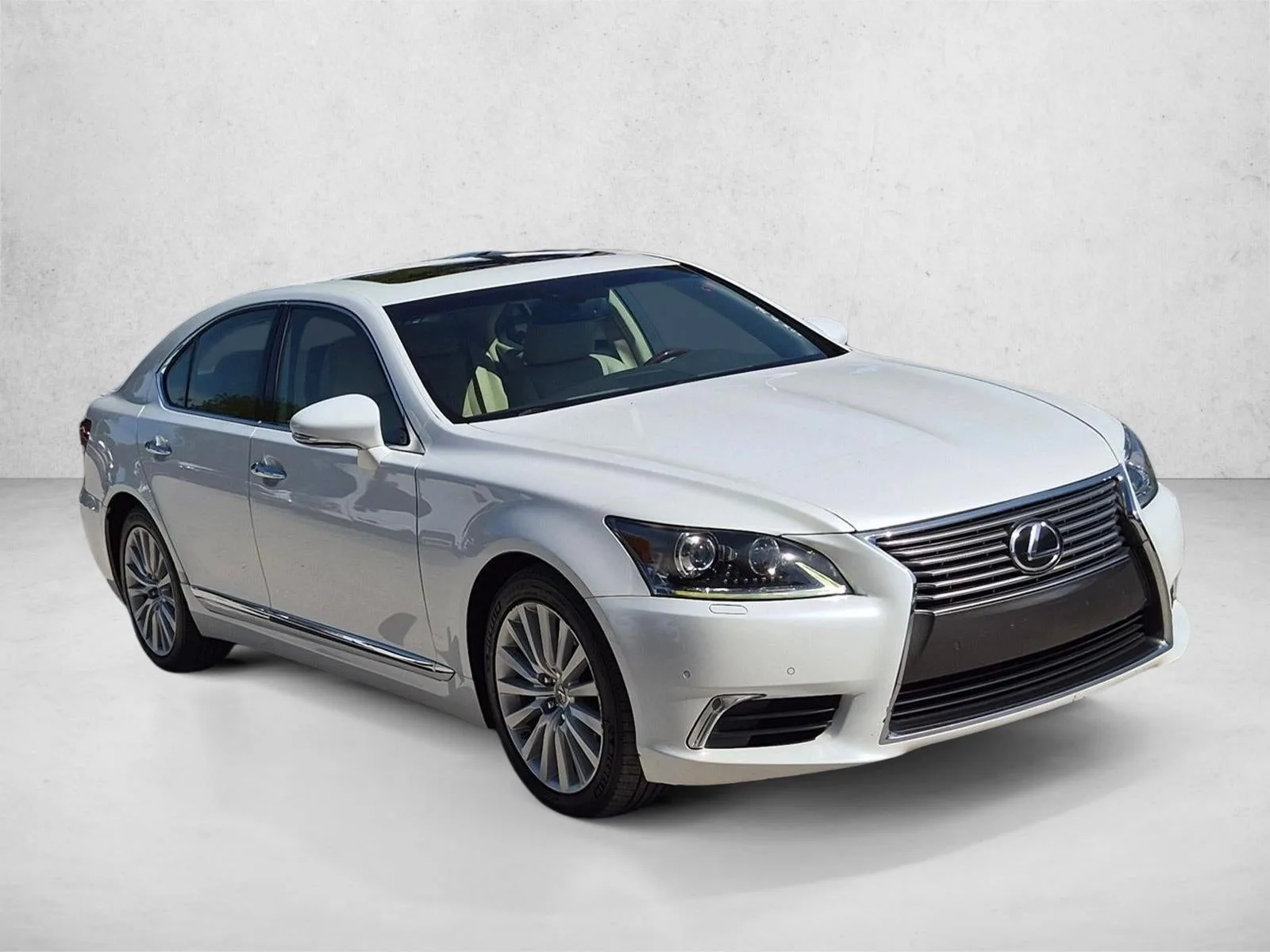 2014 Lexus LS 460 photo 3