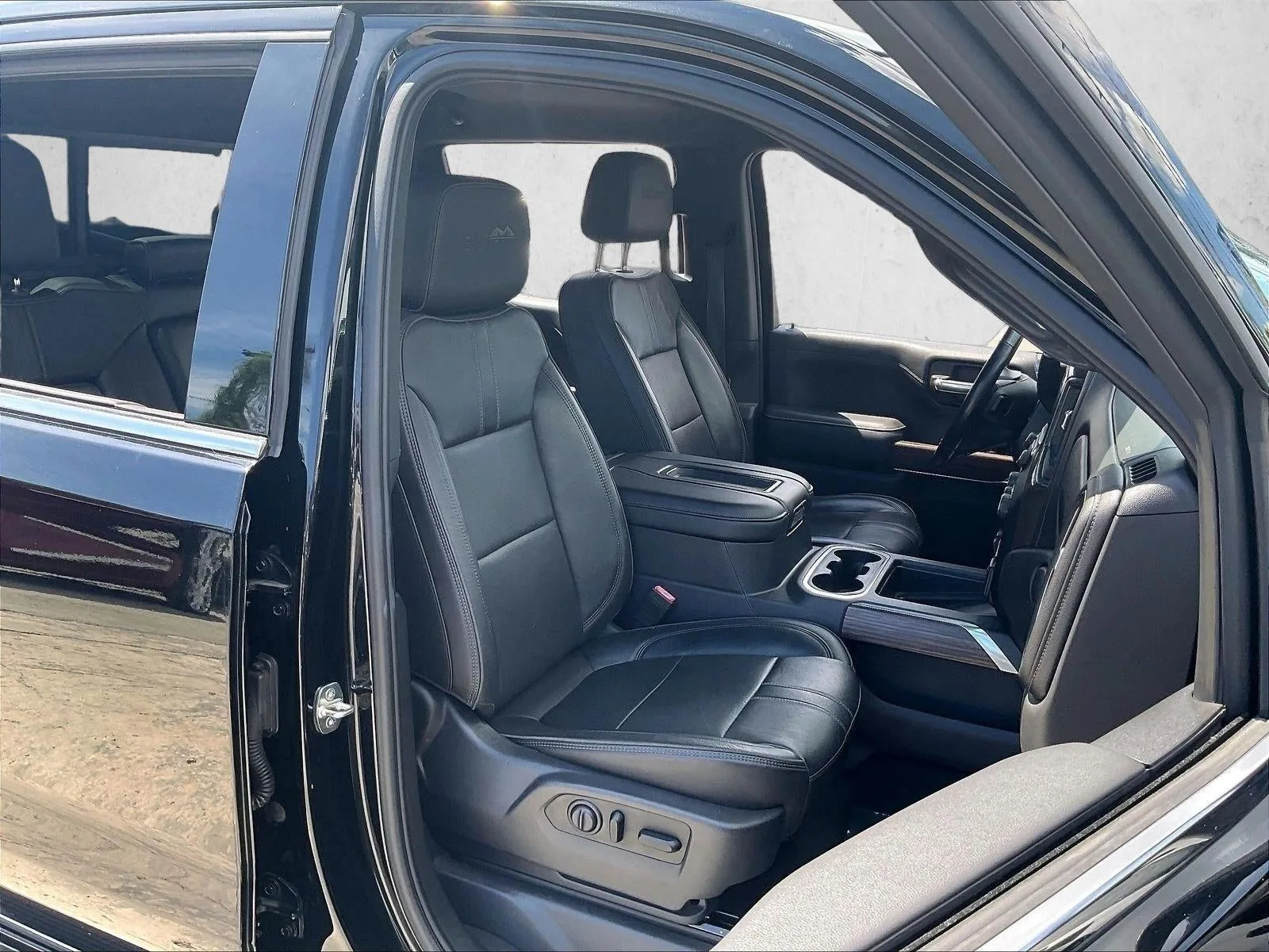 2019 Chevrolet Silverado 1500 High Country photo 9