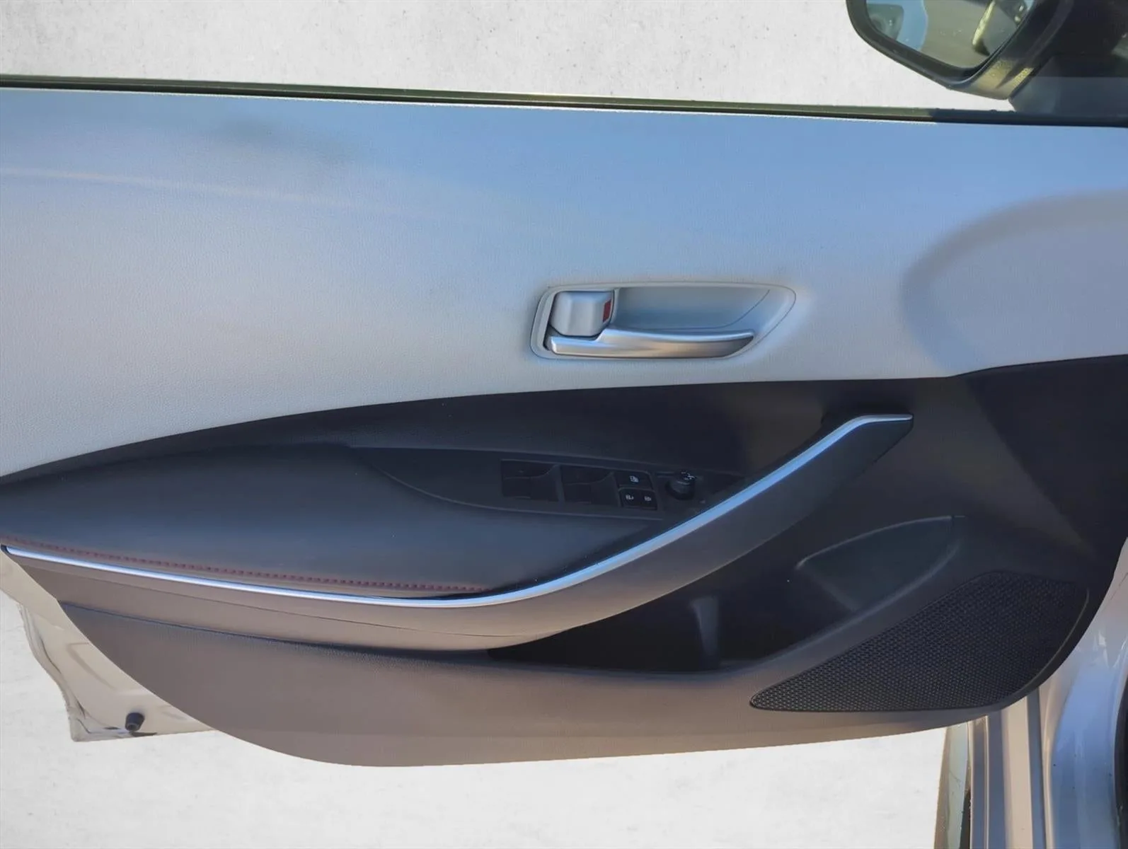 2024 Toyota Corolla SE CVT (Natl) photo 8