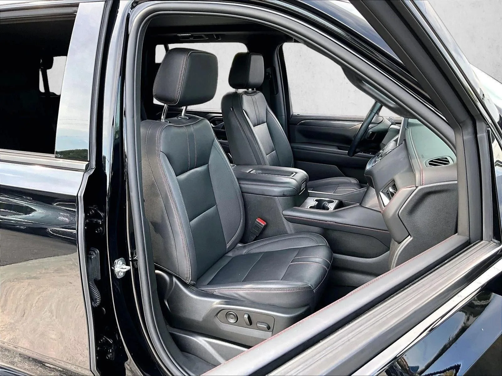 2023 Chevrolet Tahoe RST photo 9