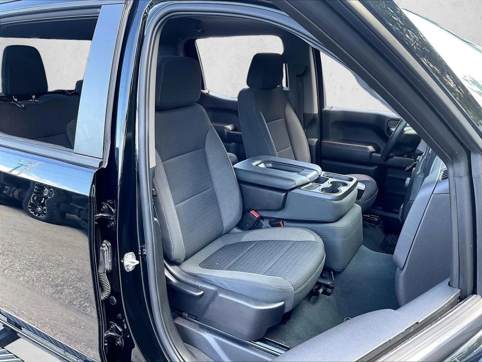 2022 Chevrolet Silverado 1500 LTD Custom photo 9