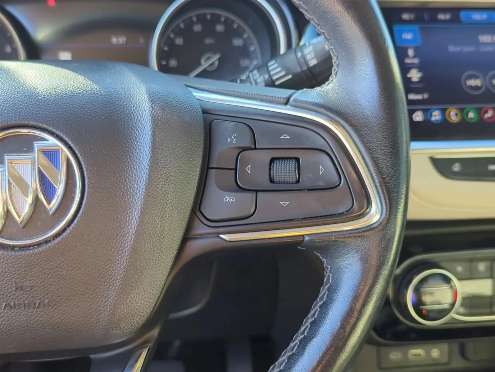 2020 Buick Encore GX Essence FWD photo 12