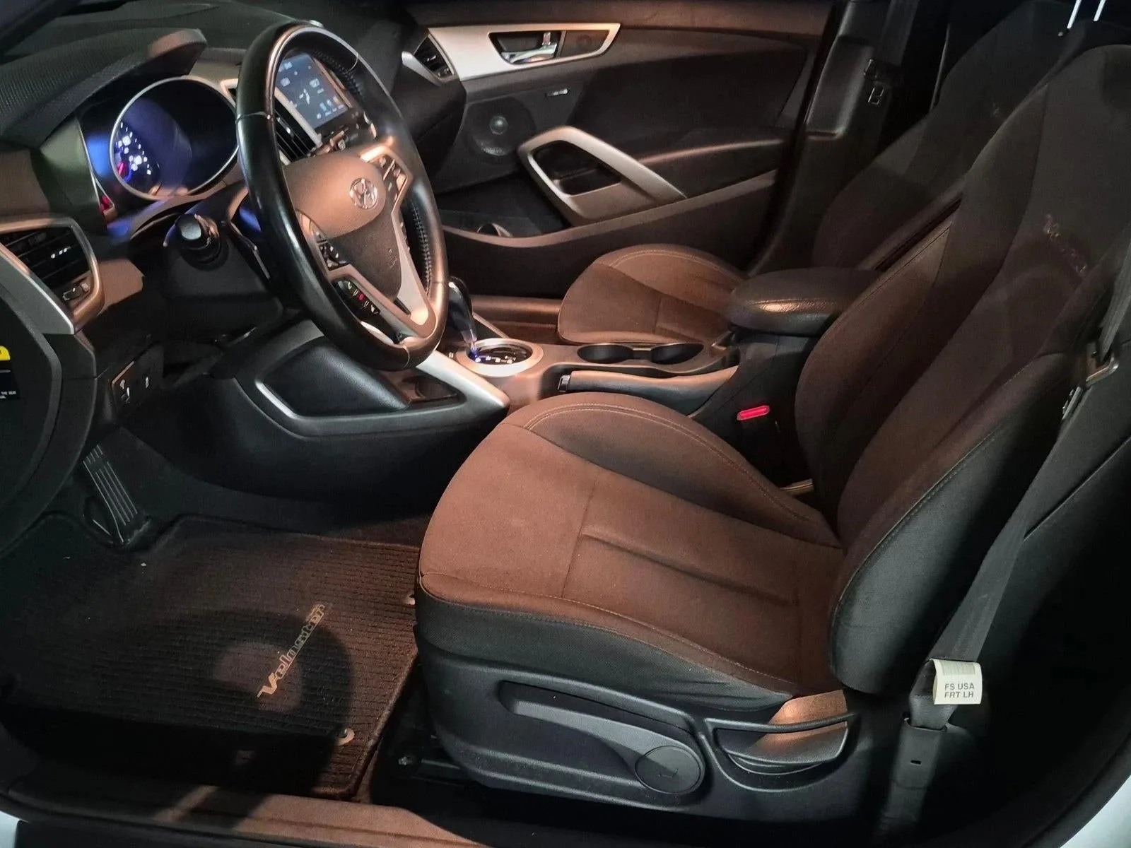 2017 Hyundai Veloster Value Edition photo 12