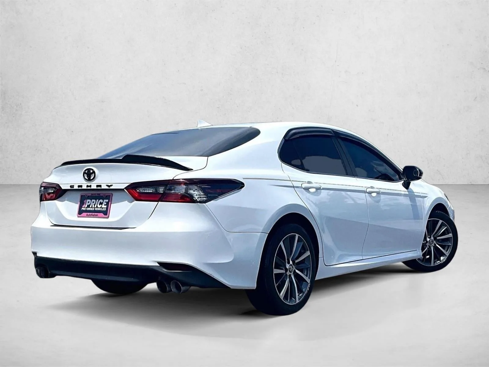 2022 Toyota Camry LE photo 2