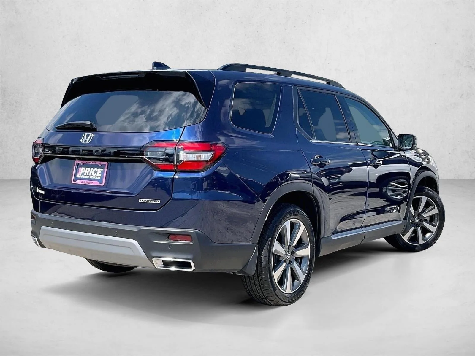 2025 Honda Pilot Touring photo 2