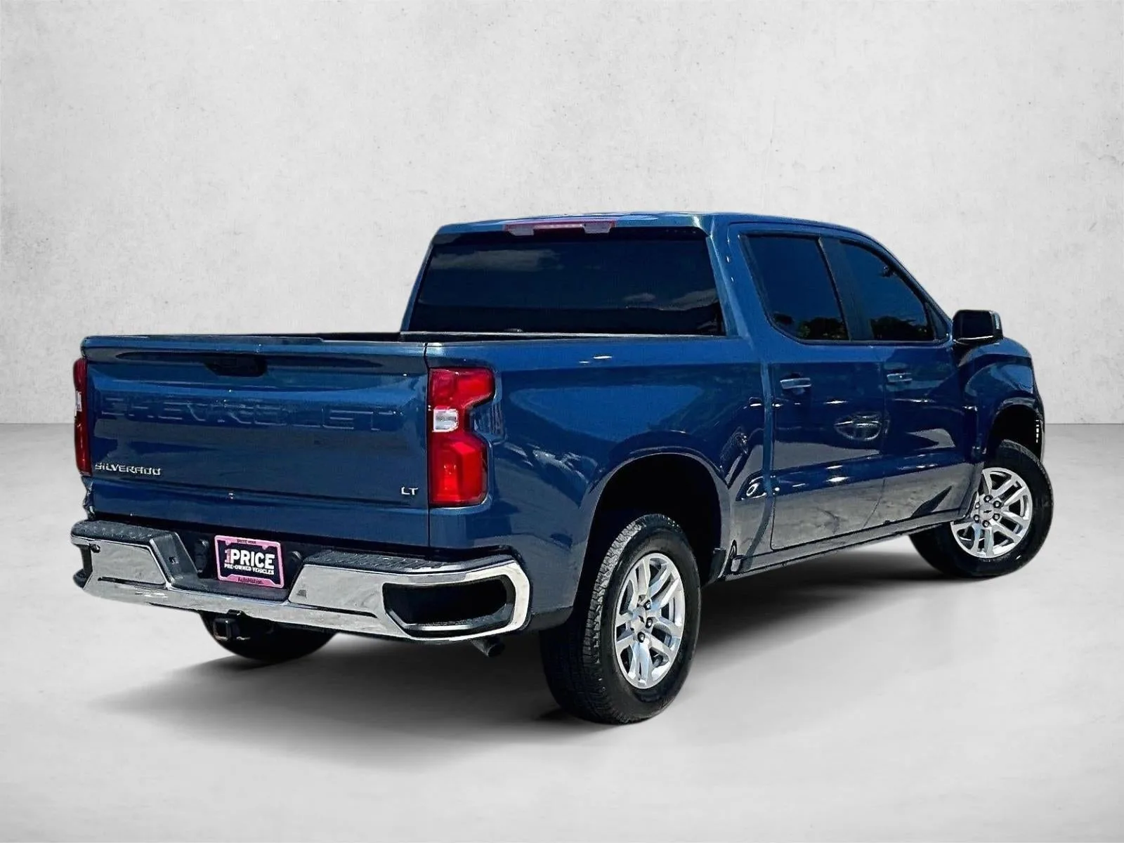 2024 Chevrolet Silverado 1500 LT photo 2