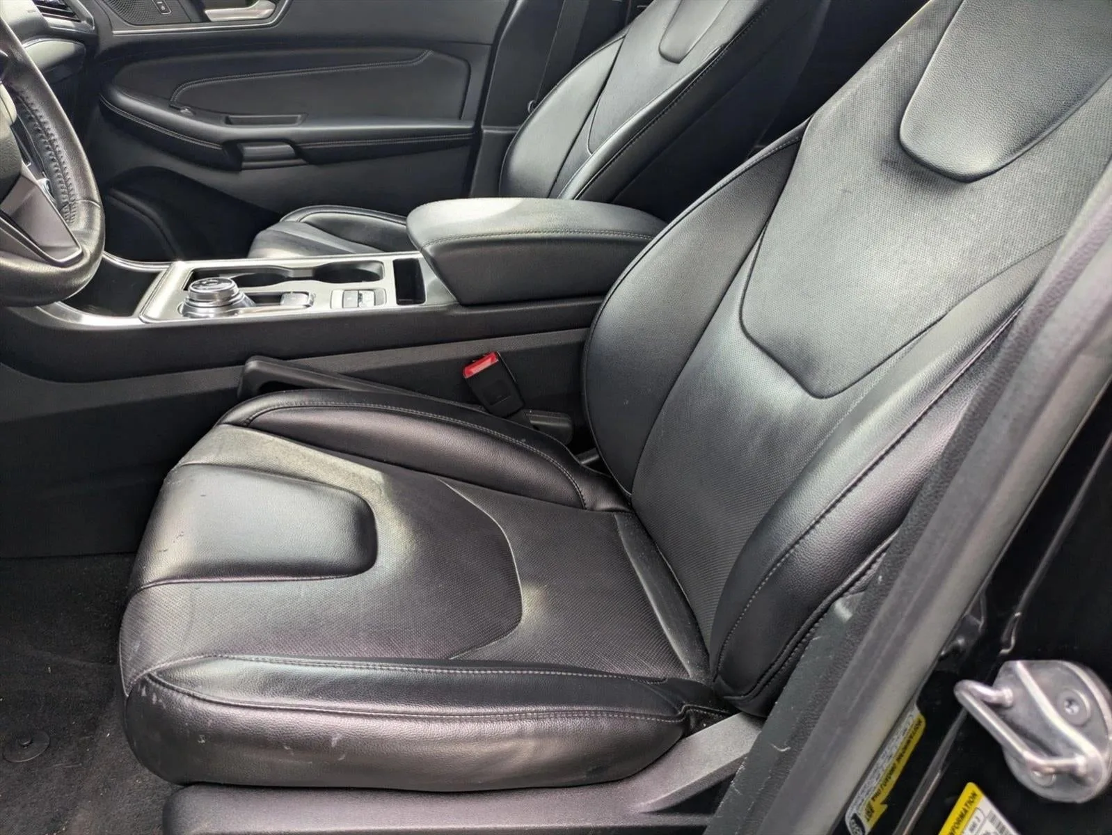 2022 Ford Edge Titanium AWD photo 12