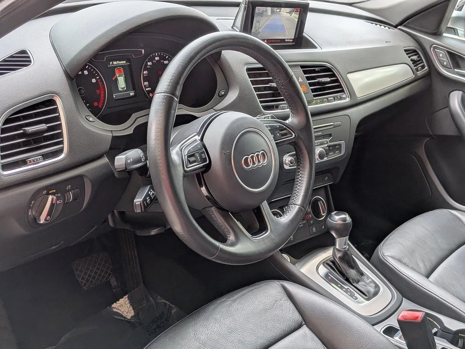 2018 Audi Q3 2.0 TFSI Sport Premium Plus FWD photo 9