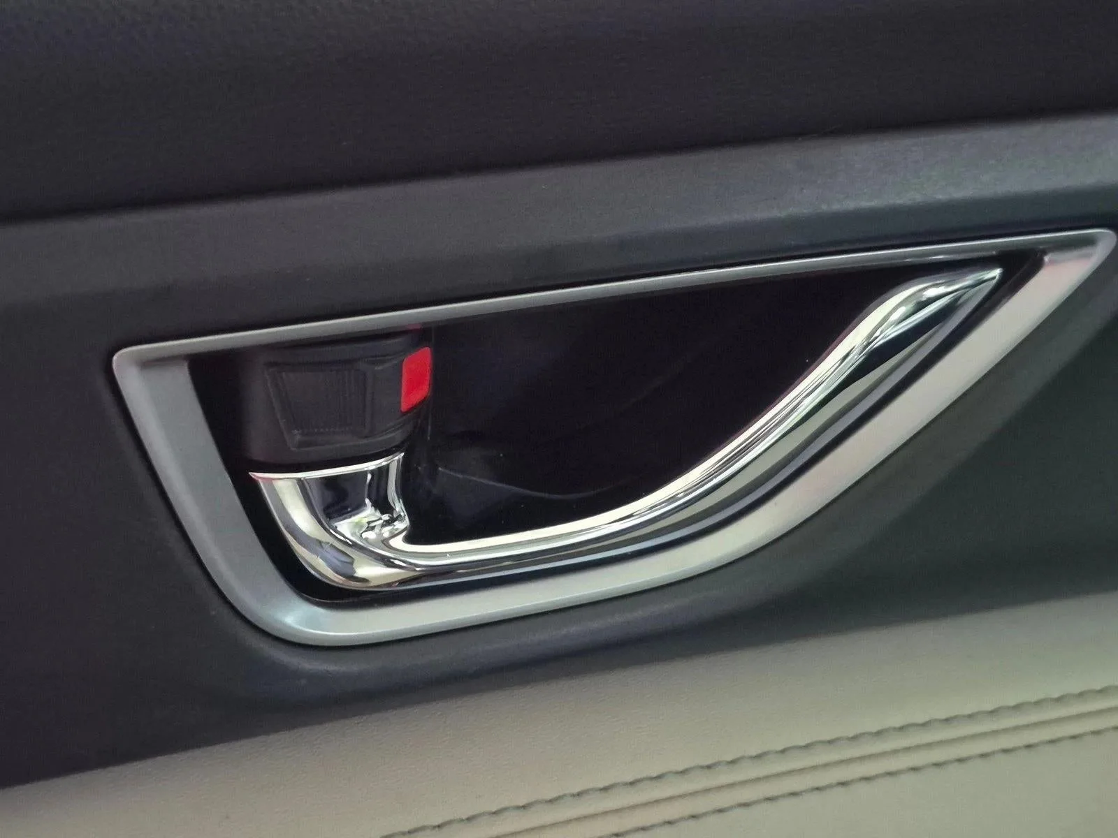 2021 Subaru Ascent Limited 8-Passenger photo 9