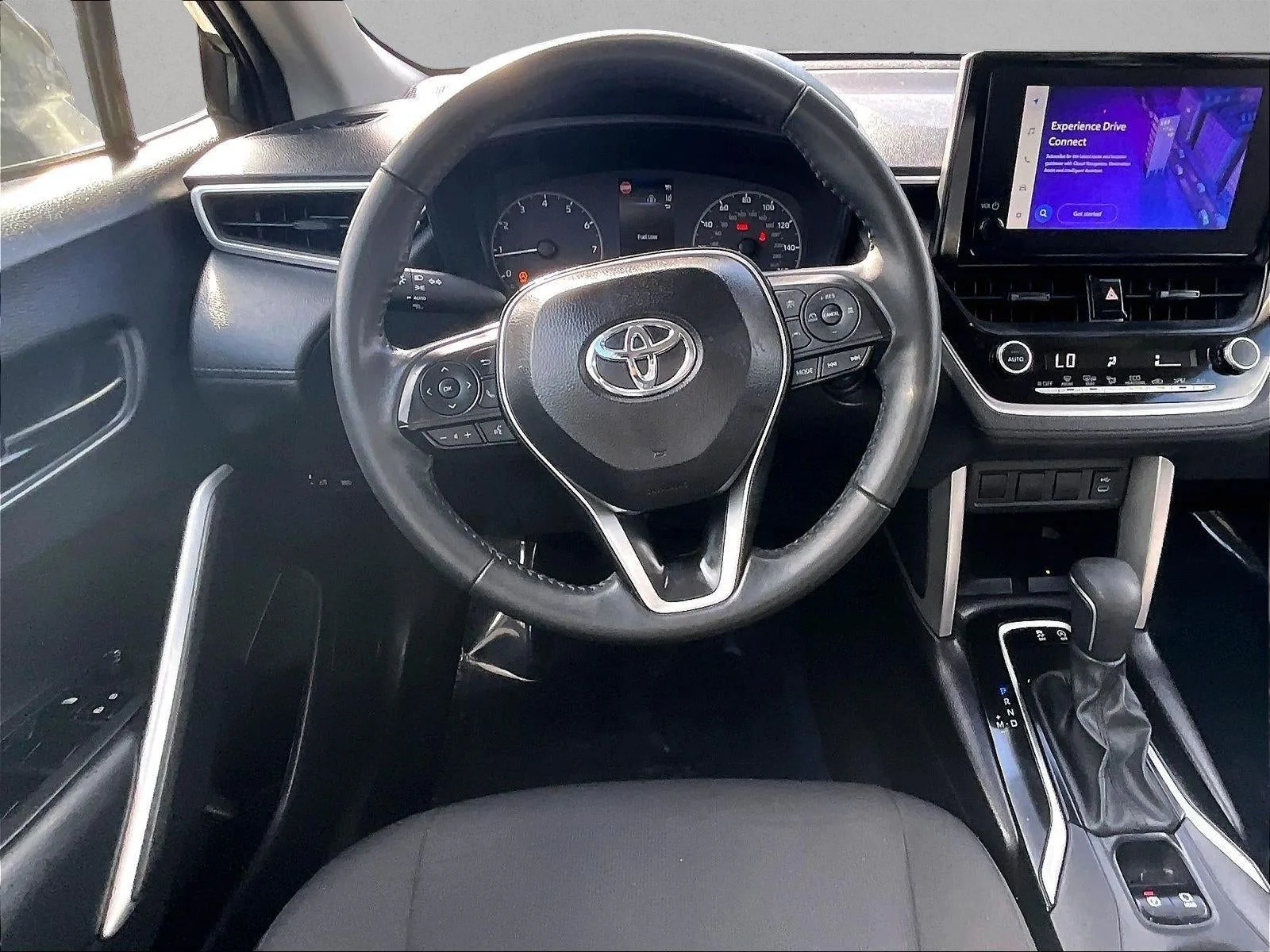 2025 Toyota Corolla Cross LE photo 7