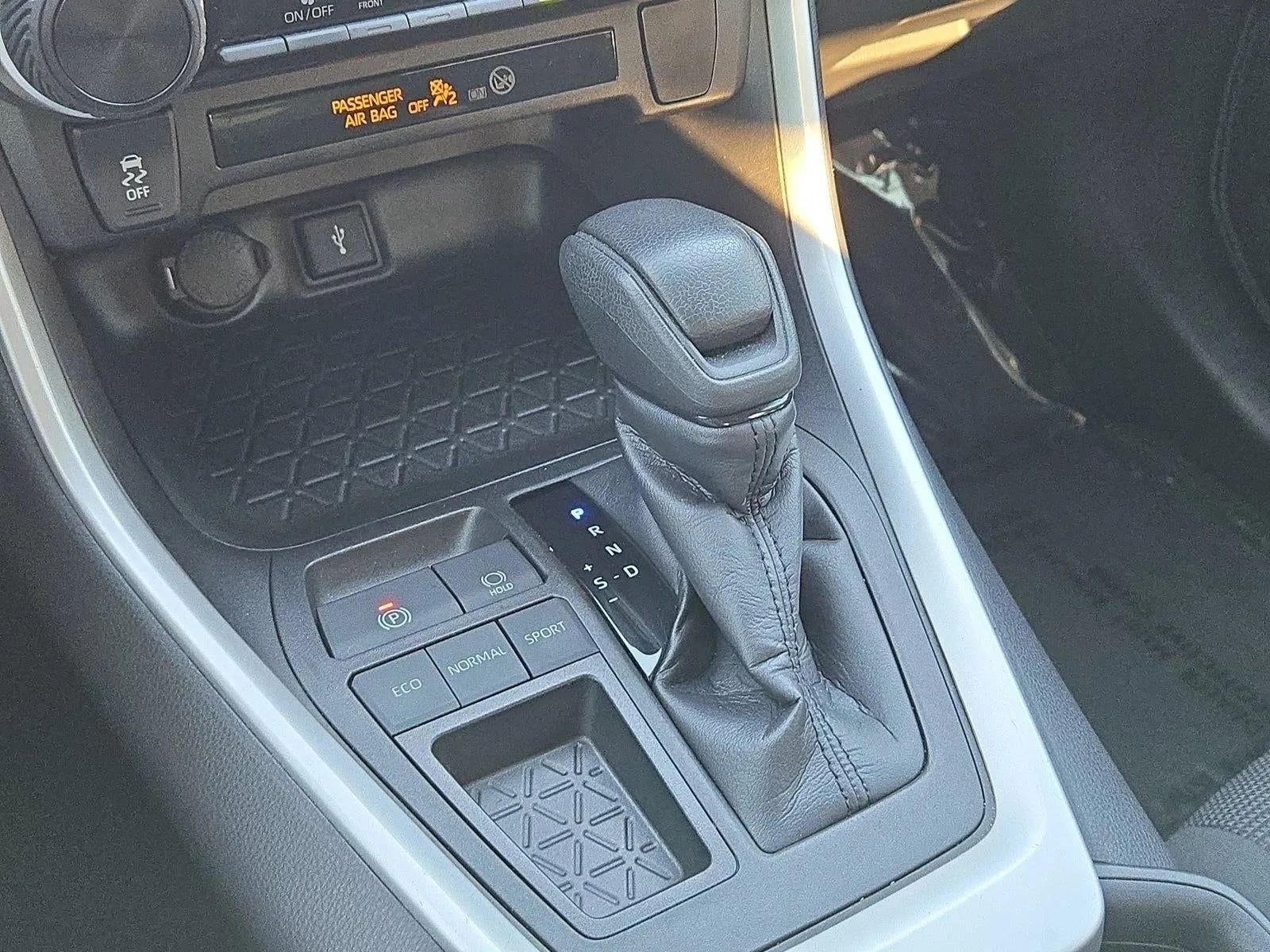 2021 Toyota RAV4 LE FWD (GS) photo 12