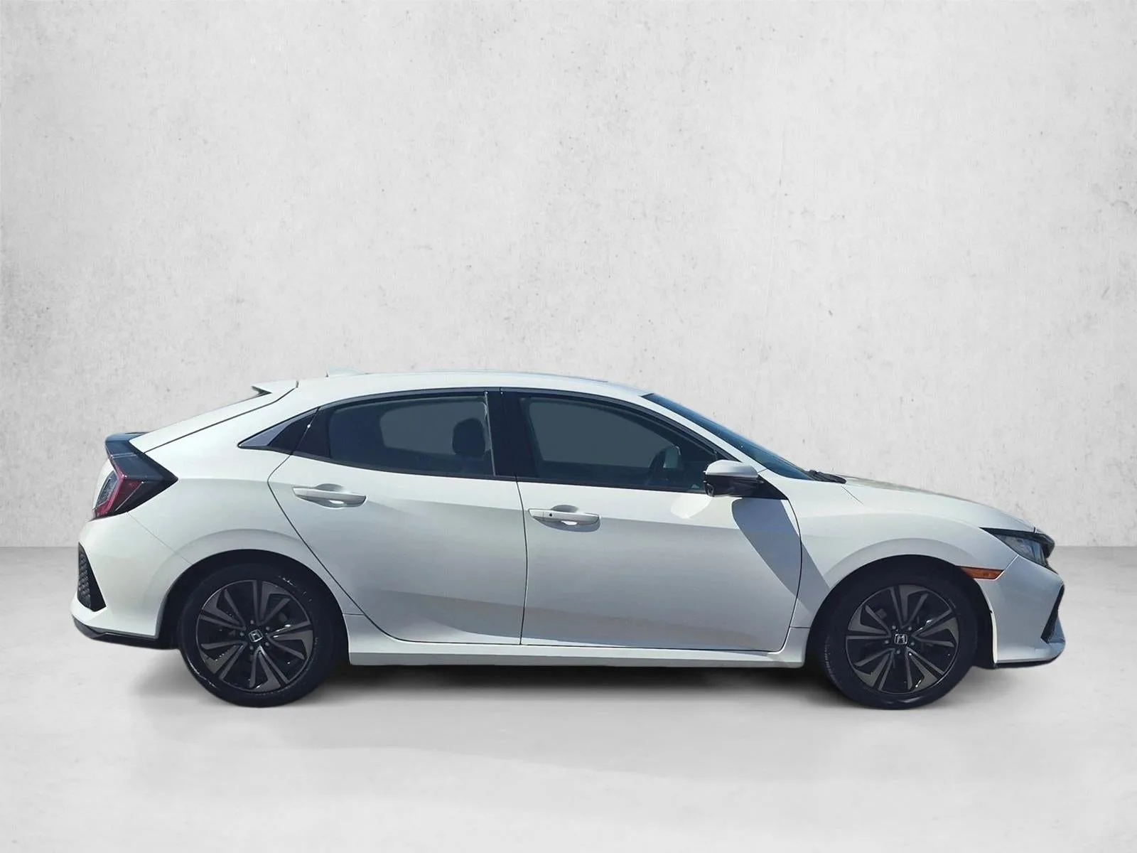 2018 Honda Civic Hatchback EX CVT photo 4