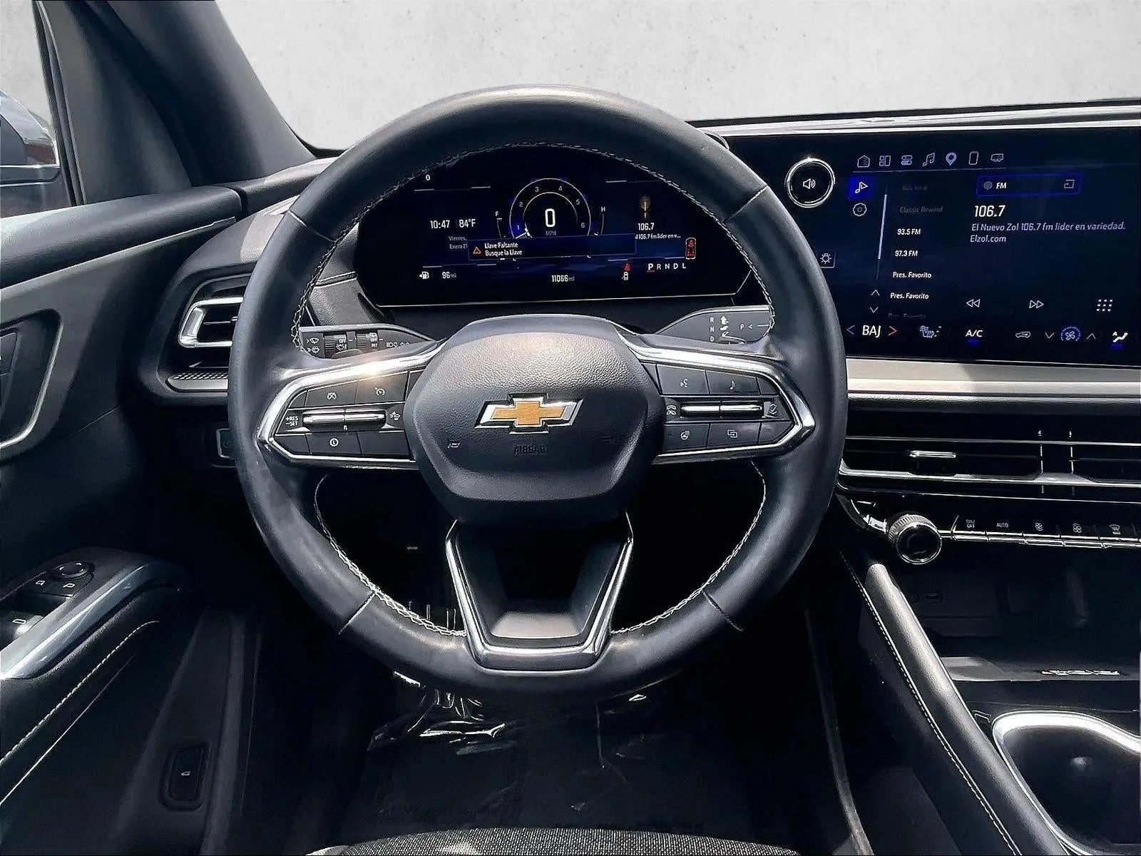 2025 Chevrolet Traverse LT photo 7