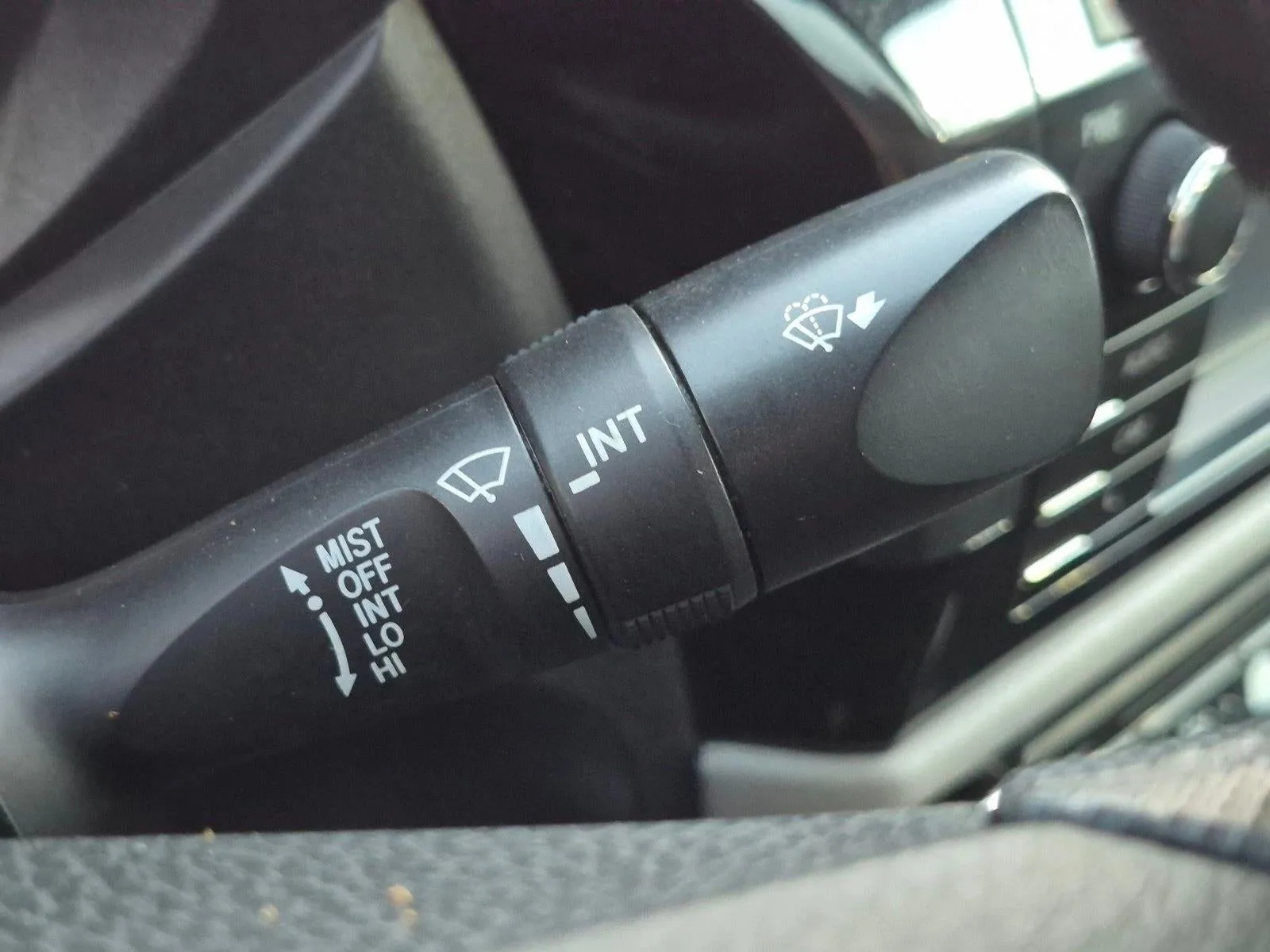 2014 Toyota Corolla 4dr Sdn CVT Auto LE Plus (Natl) photo 6