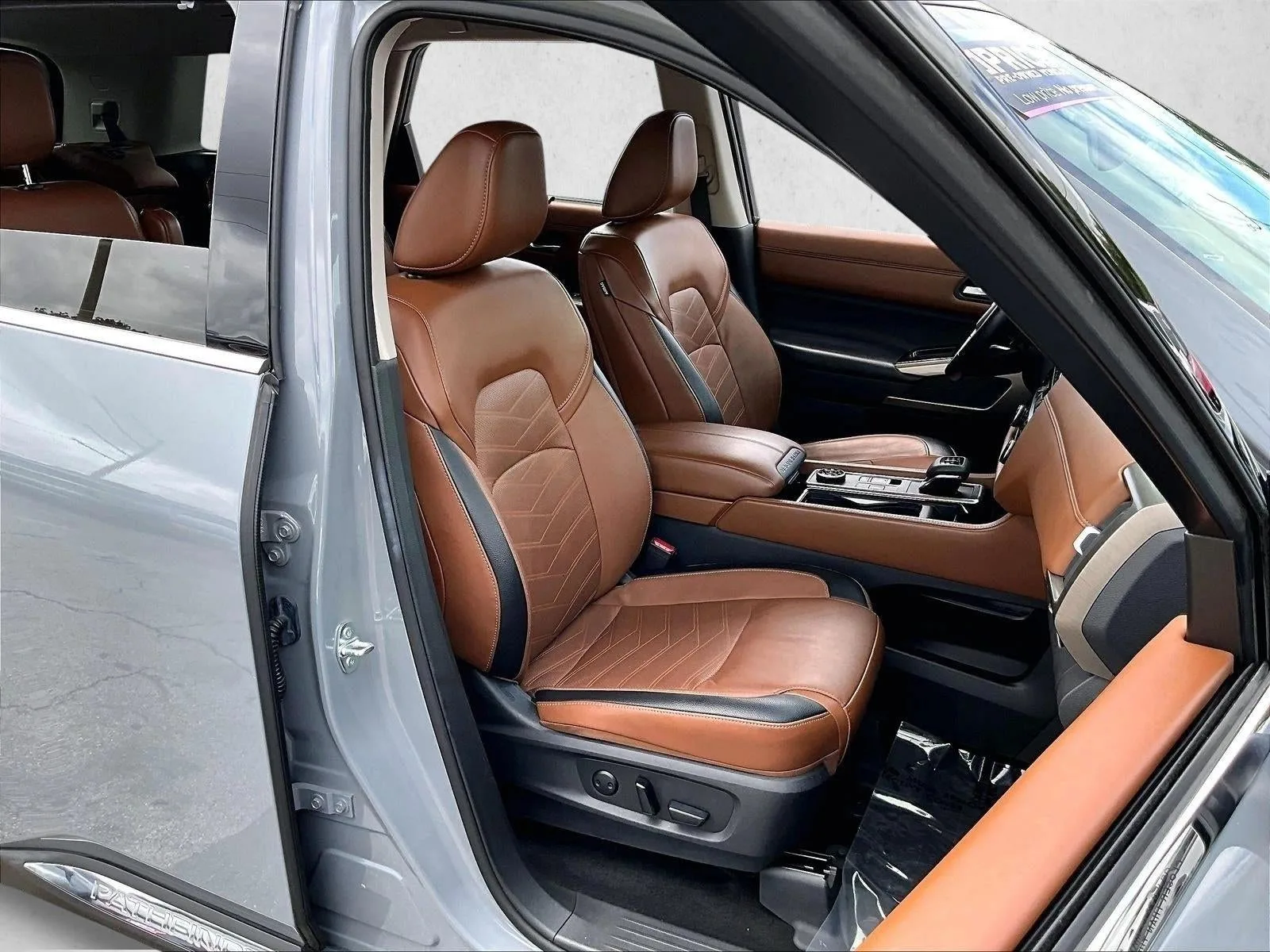 2024 Nissan Pathfinder Platinum 4WD photo 9