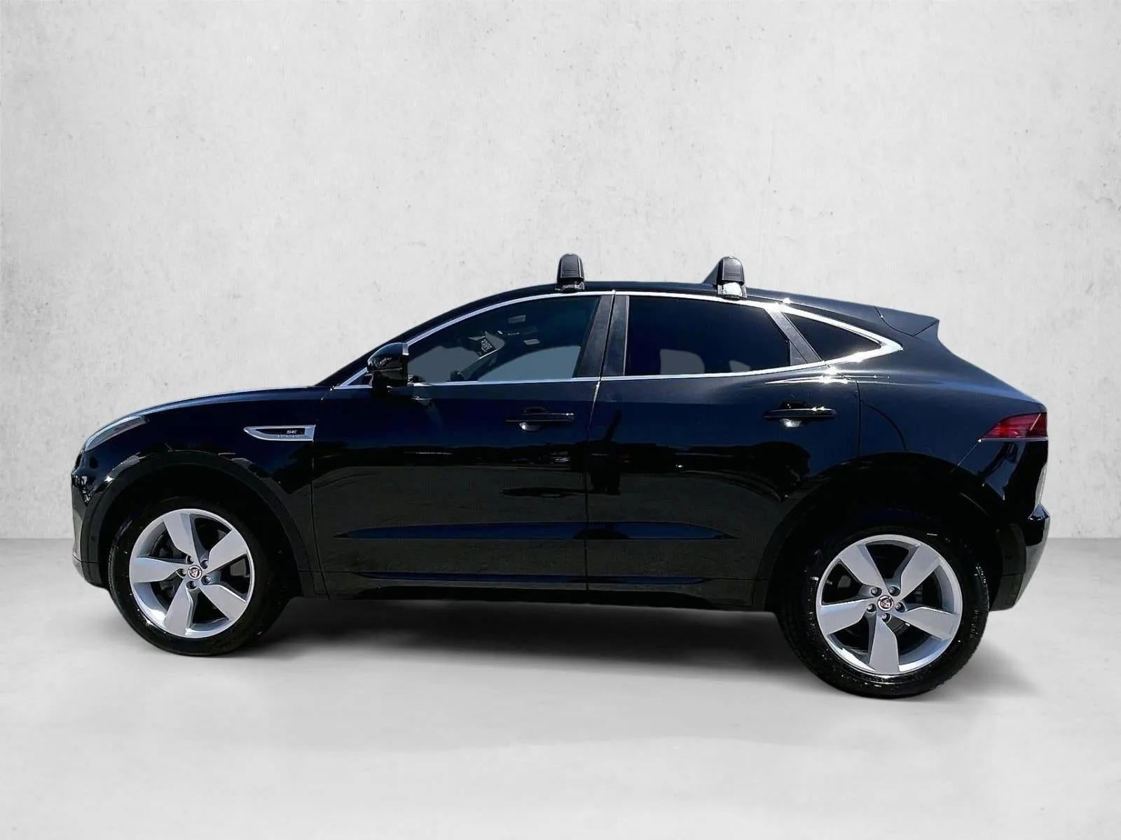 2018 Jaguar E-PACE R-Dynamic SE photo 6
