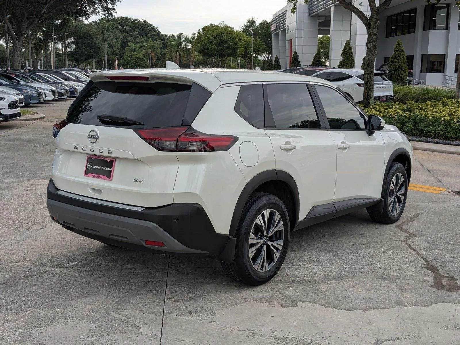 2023 Nissan Rogue FWD SV photo 5