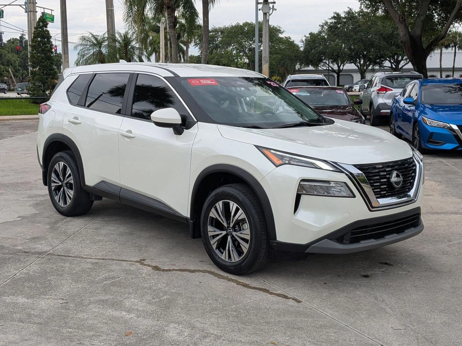 2023 Nissan Rogue FWD SV photo 3