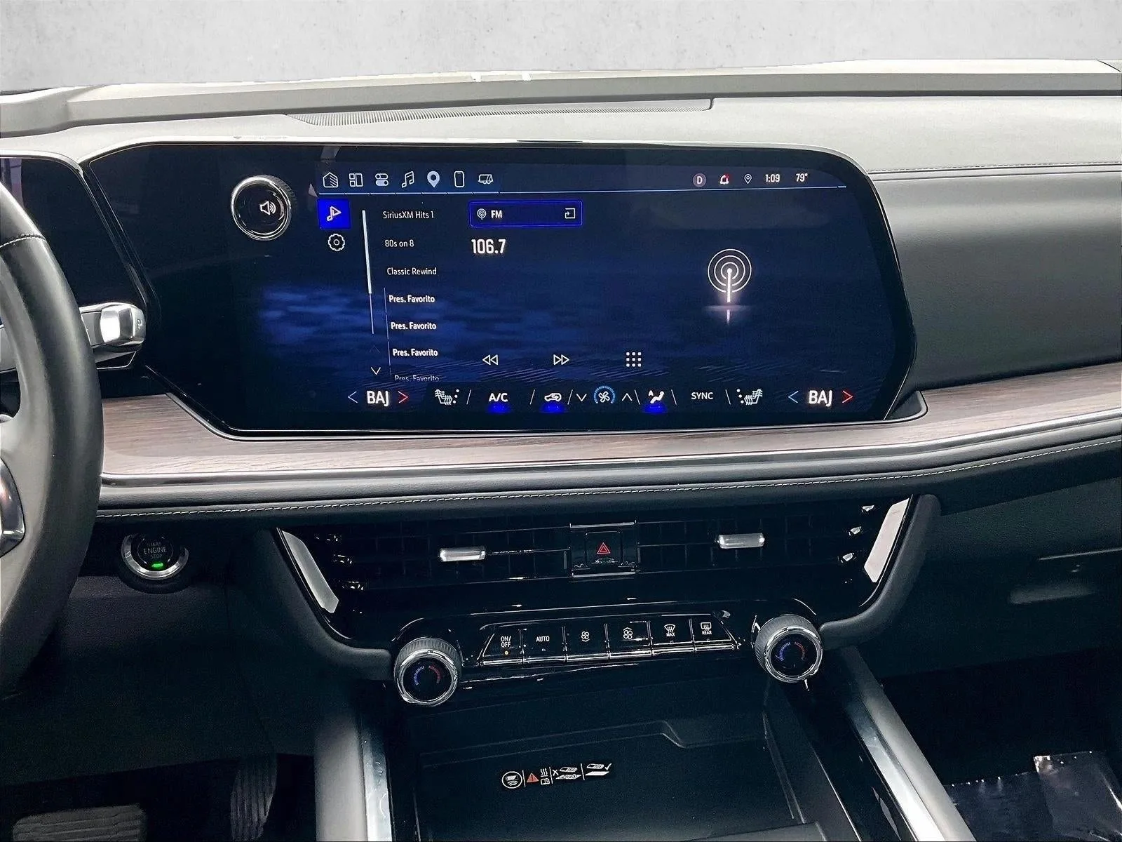 2025 Chevrolet Suburban LT photo 8