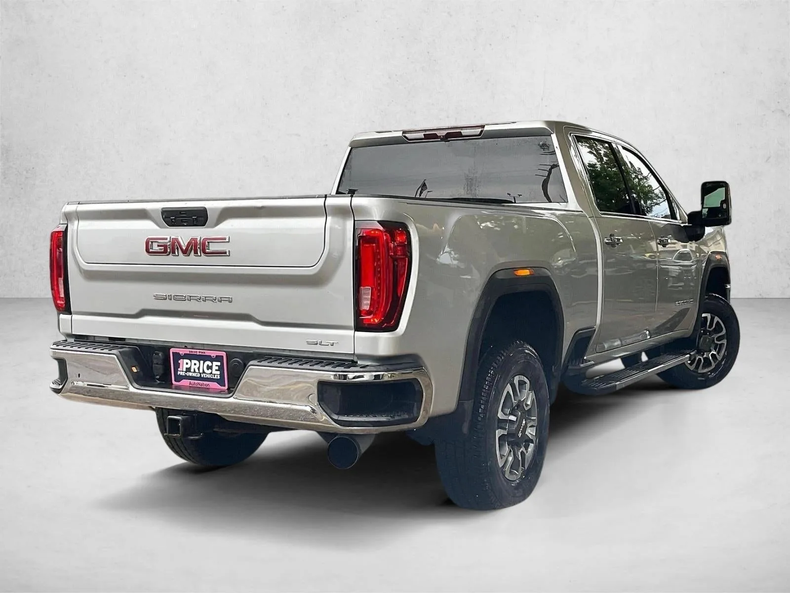 2022 GMC Sierra 2500 HD SLT photo 2