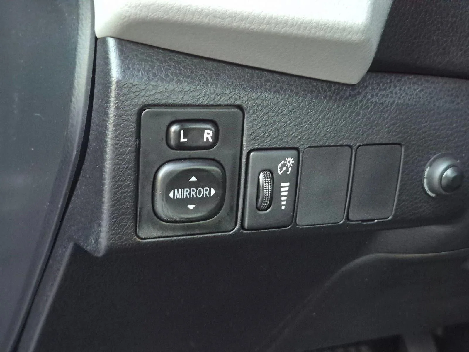 2014 Toyota Corolla 4dr Sdn CVT Auto LE Plus (Natl) photo 10
