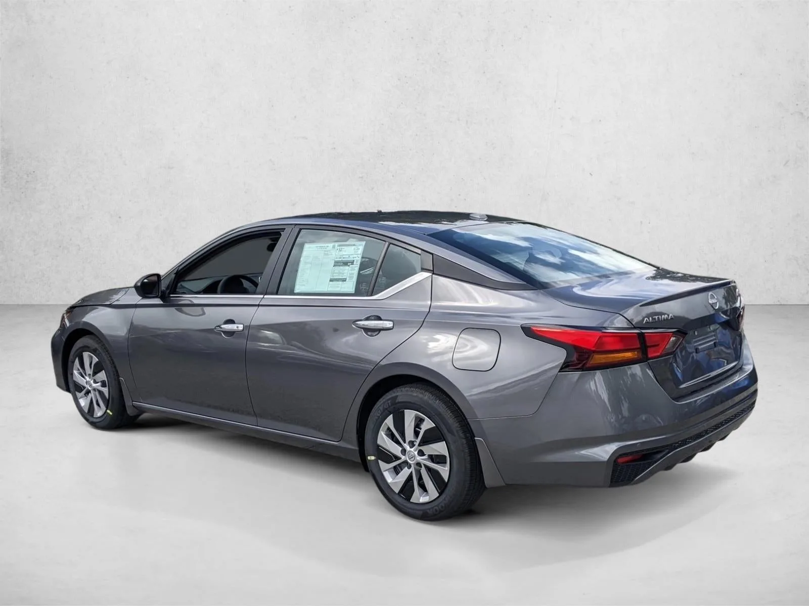2025 Nissan Altima S FWD photo 8
