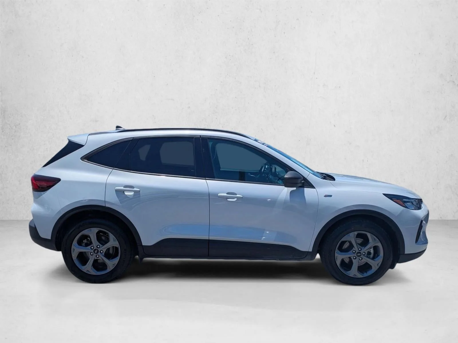 2025 Ford Escape ST-Line FWD photo 4