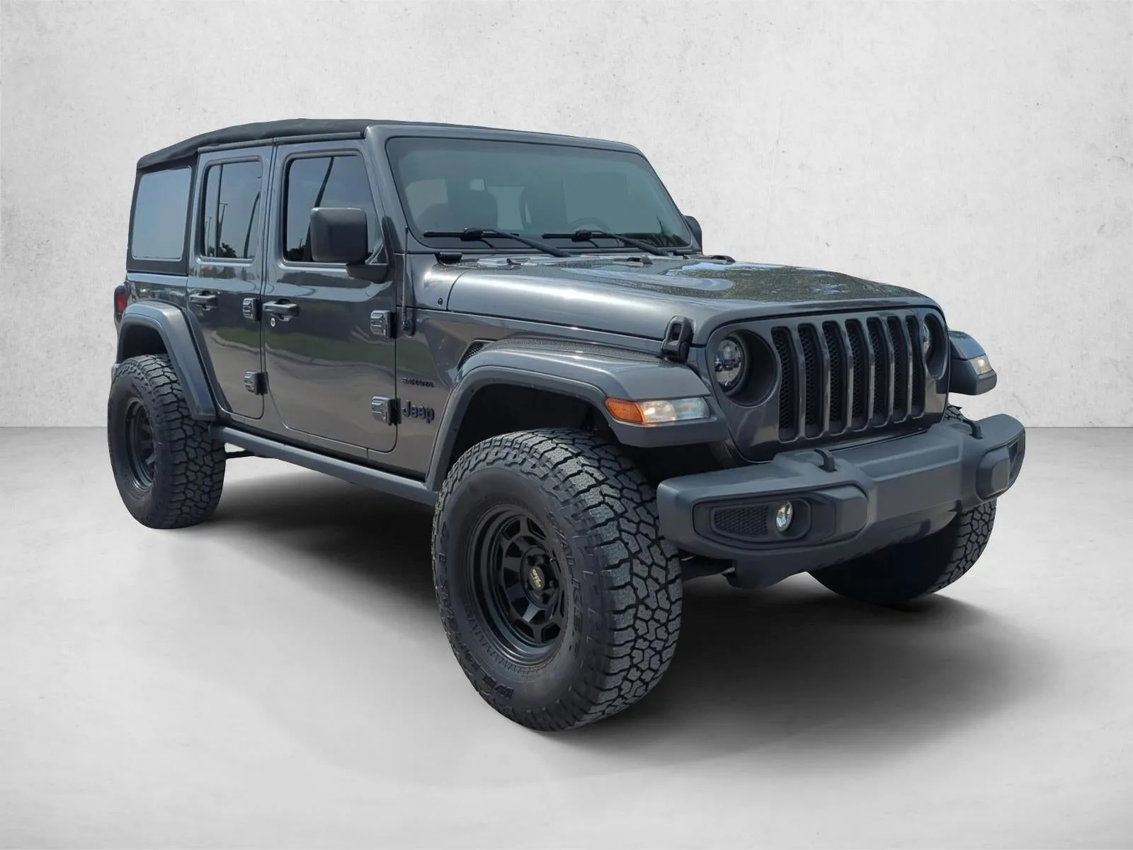 2018 Jeep Wrangler Unlimited Sahara 4x4 photo 3